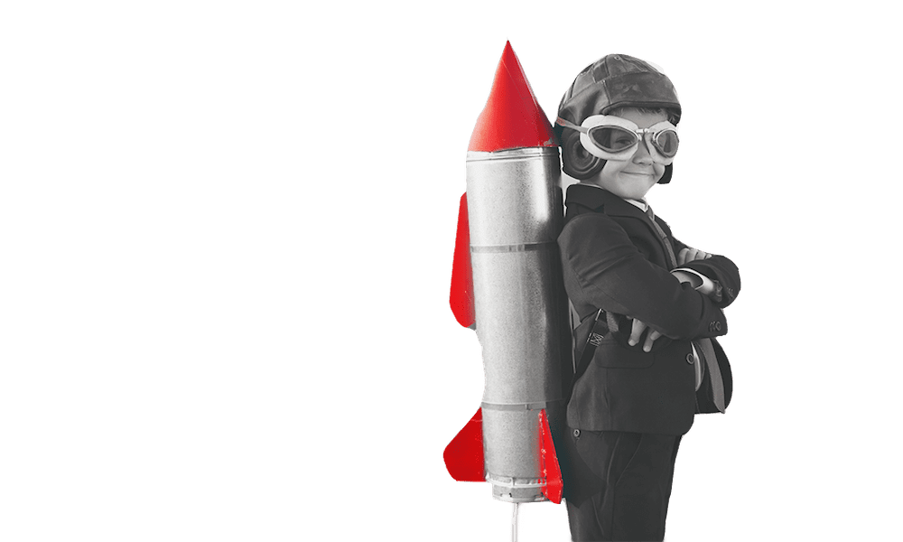 Junge mit Rakete auf dem Rücken